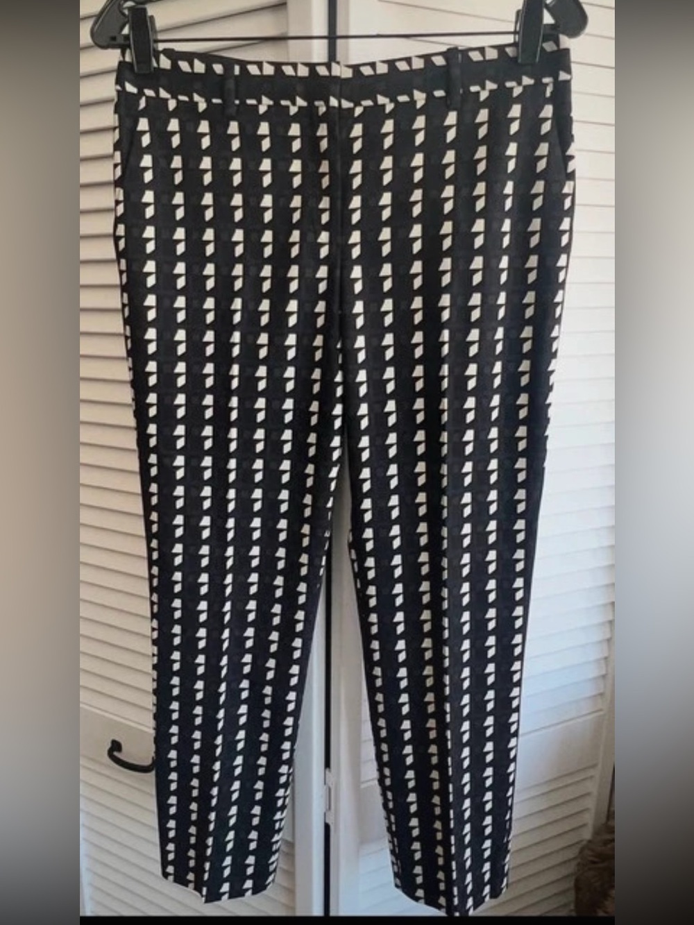 Theory Treeca 2 Black & Cream Geo Print Virgin Wool
Cropped Pants Women’s size 4